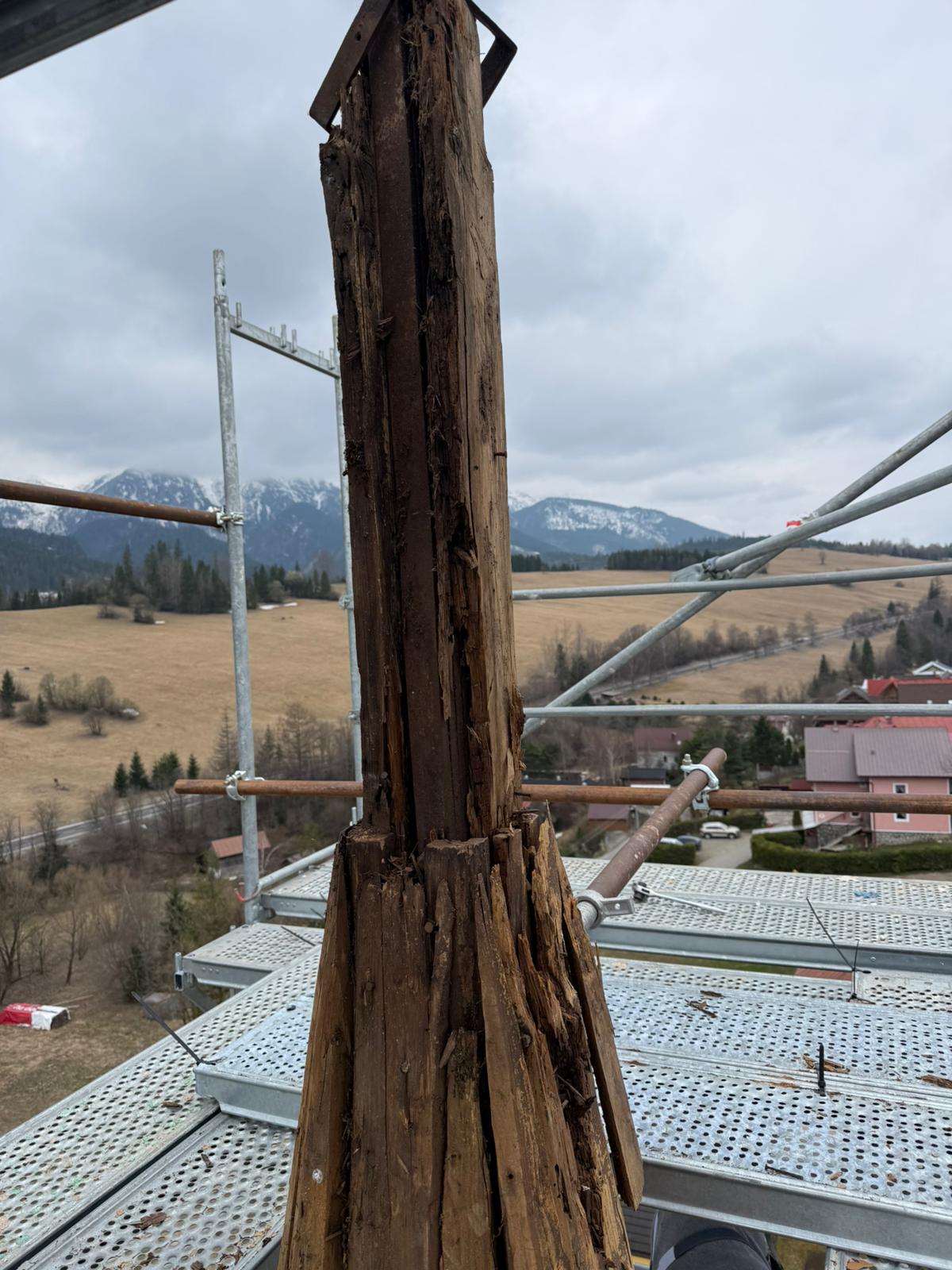 Veža kostola, 15.4.2026